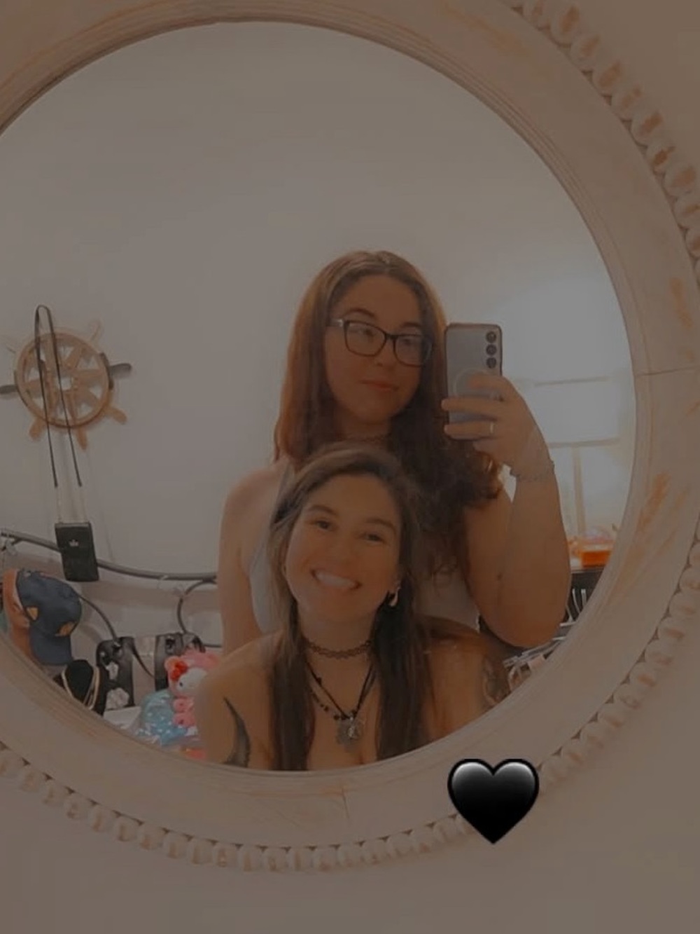 💕 Share Show Shenanigans w/ @kellykinnz96 & @ninasantanaxoxo ✨🤸♀️ - Picture 2 of 4